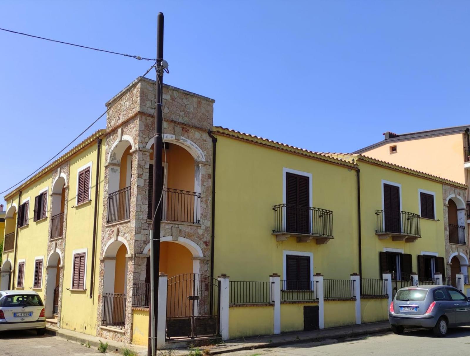 Casa Il Cortile Fiorito Apartment Tortoli Bagian luar foto