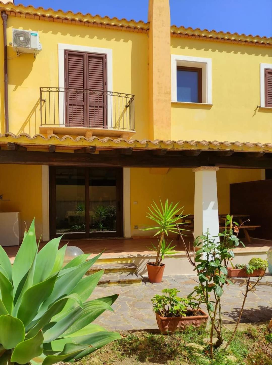 Casa Il Cortile Fiorito Apartment Tortoli Bagian luar foto