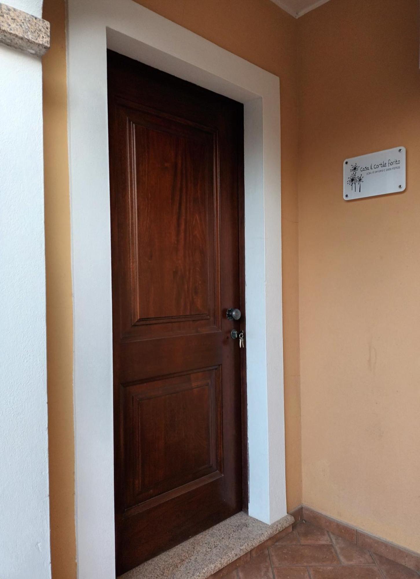 Casa Il Cortile Fiorito Apartment Tortoli Bagian luar foto
