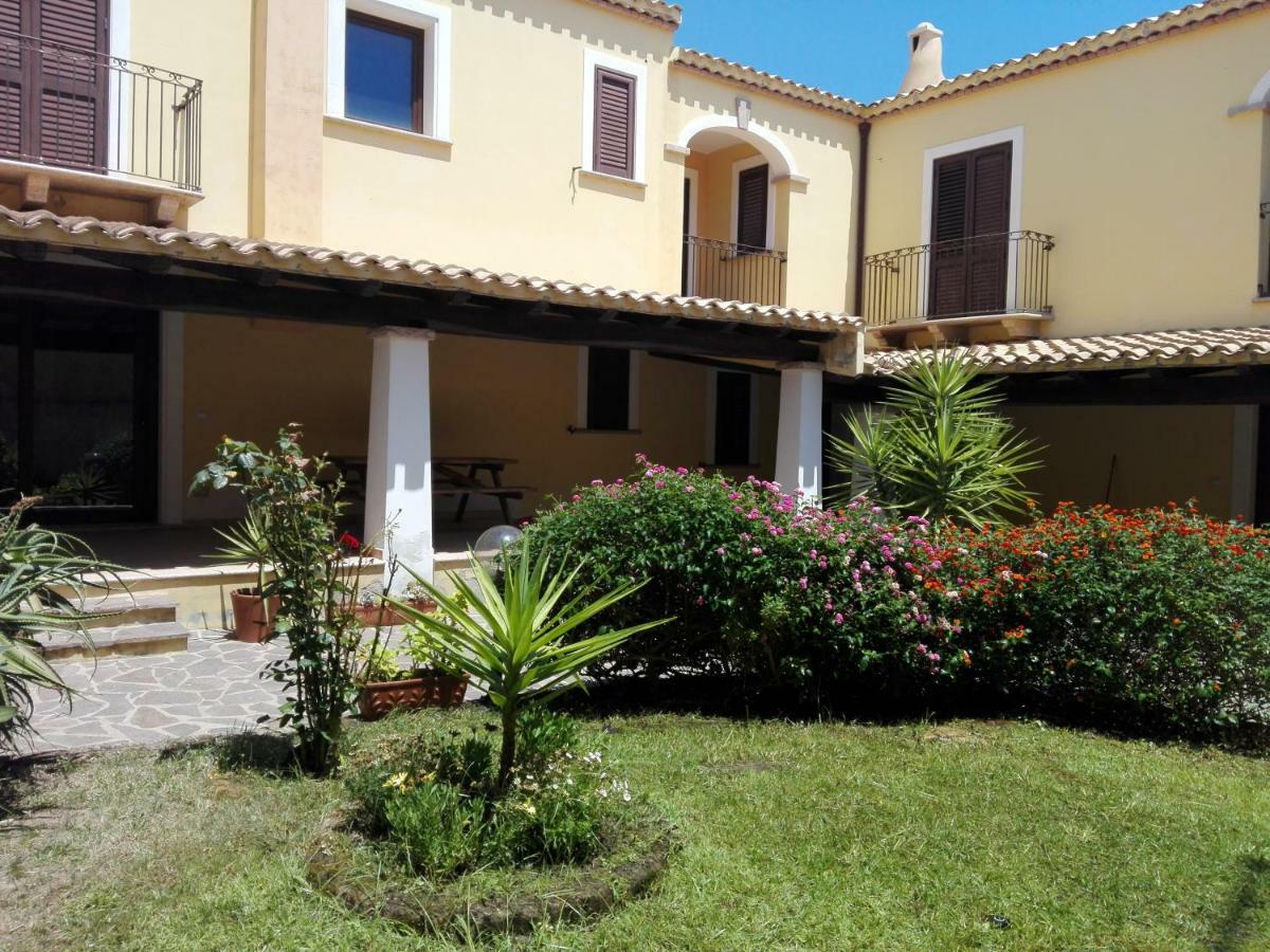 Casa Il Cortile Fiorito Apartment Tortoli Bagian luar foto